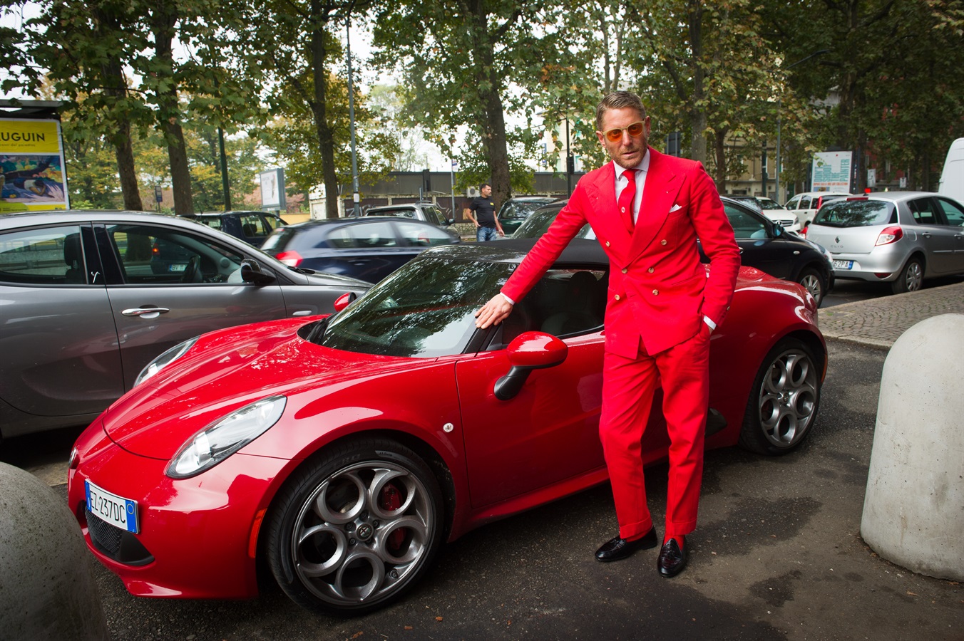 Lapo con completo rosso