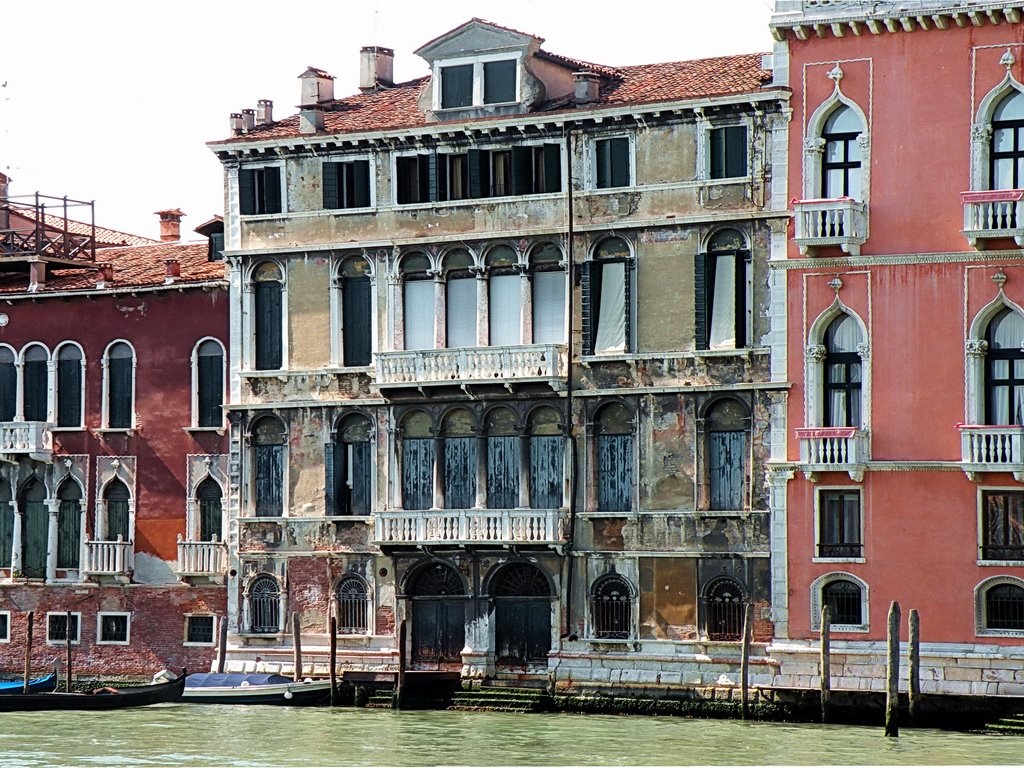 Palazzo Tiepolo Passi facade