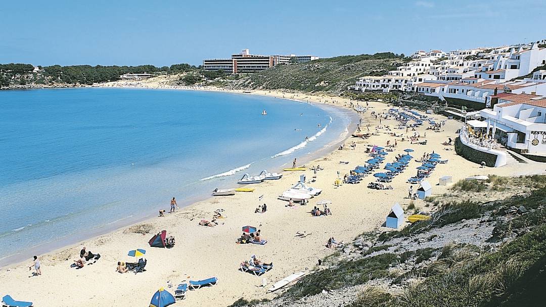 Playa Arenal d’en Castell, la spiaggia