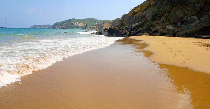 Spiaggia Agua Blanca a Ibiza
