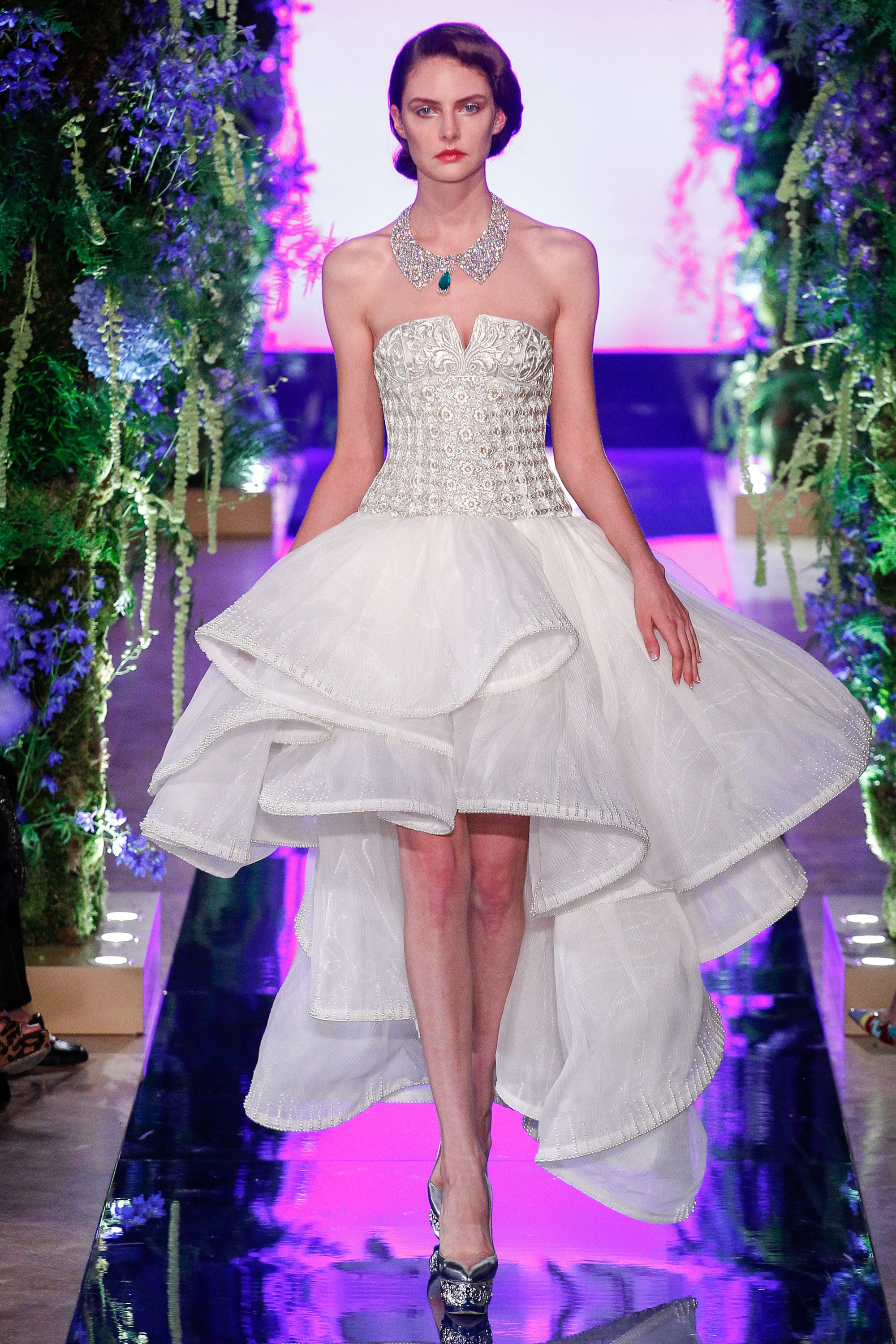Abito da sposa asimmetrico Guo Pei