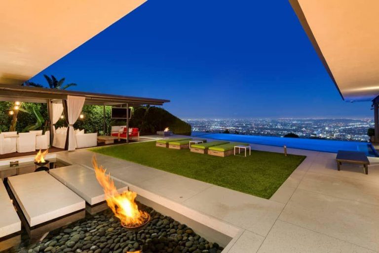 La splendida villa di Matthew Perry a Downtown LA (1)