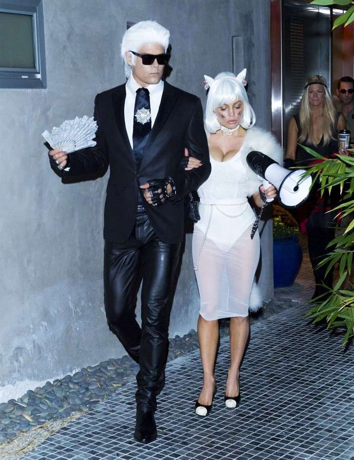 Fergie vestita da Choupette il gattino di Karl Lagerfeld