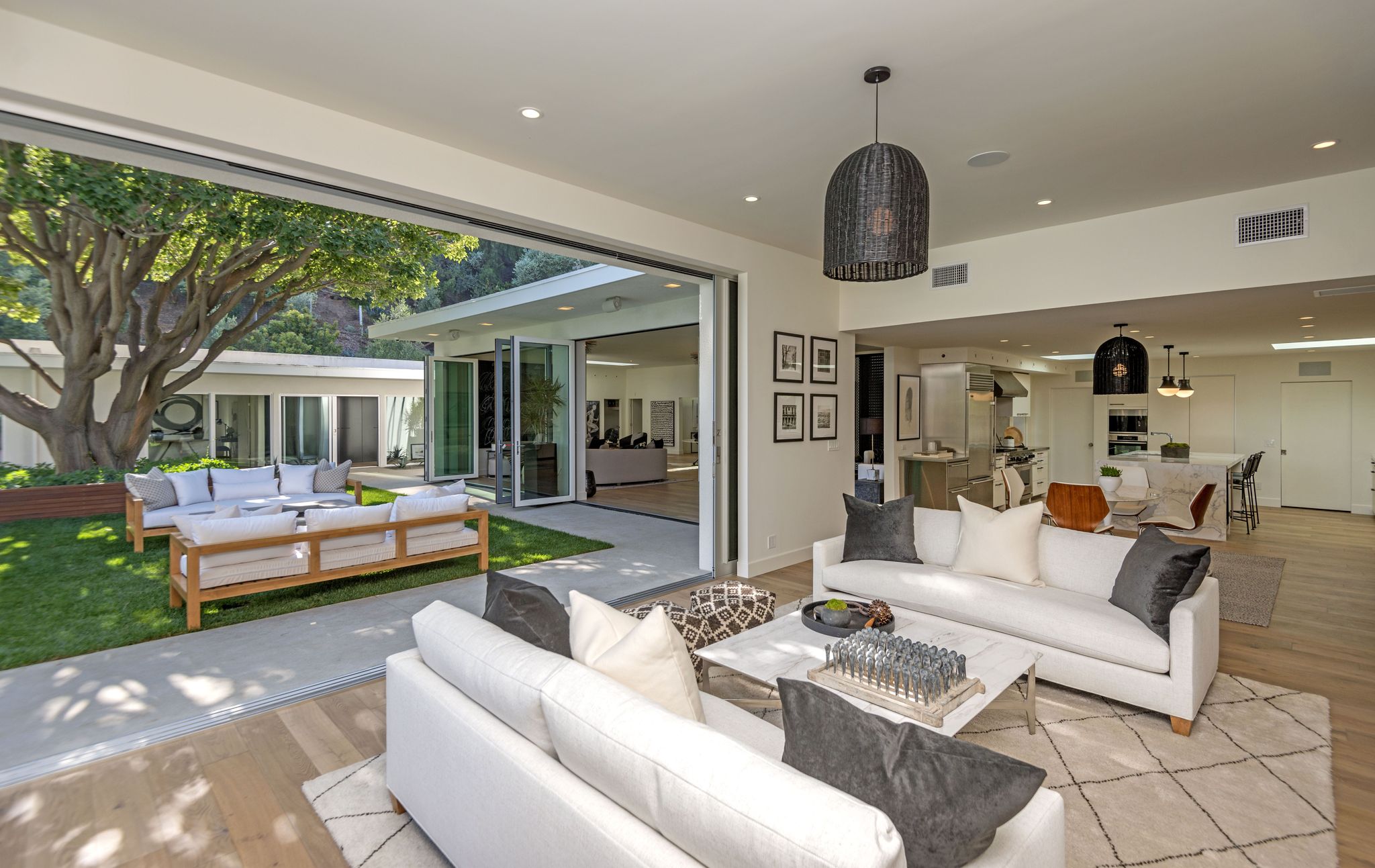 Villa di lusso a Beverly Hills per Cindy Crawford e Rande Gerber (4)