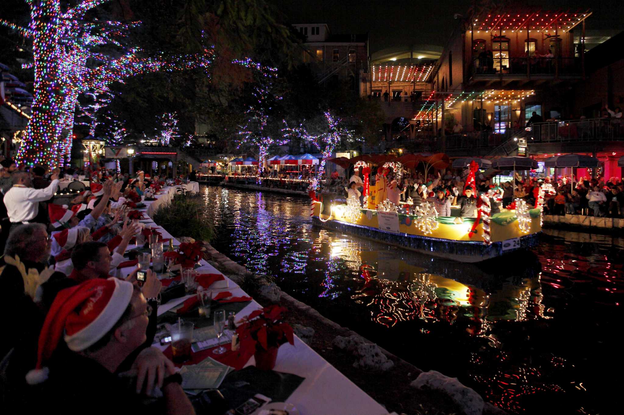 La Ford Holiday River Parade and Lighting Ceremony a San Antonio