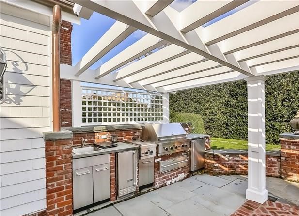 La nuova casa di Anne Hathaway (4)