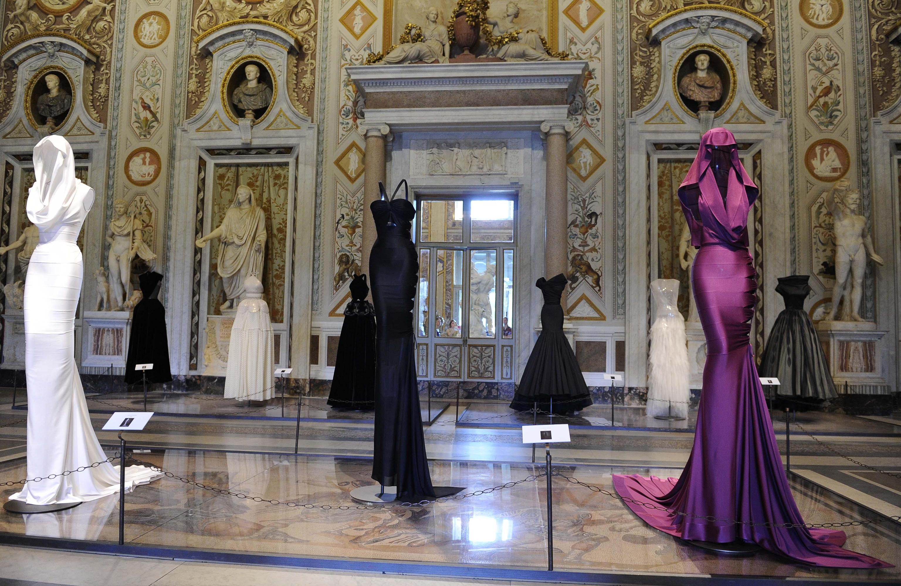 mostra-azzedine-alaia-parigi-abiti