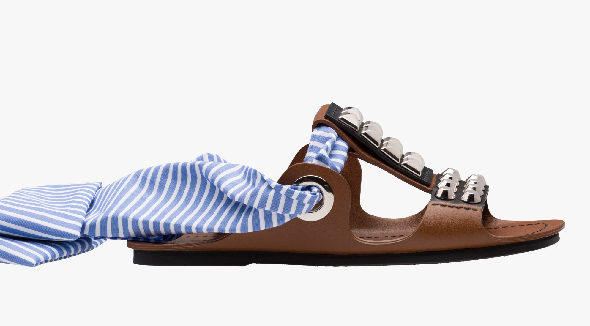Sandali bassi Prada con borchie e foulard