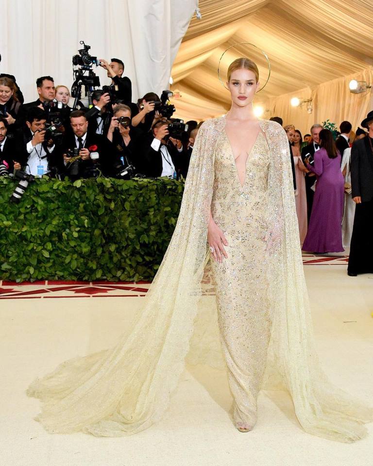 Rosie Huntington Whiteley in Ralph Lauren Collection con gioielli Anita Ko ig