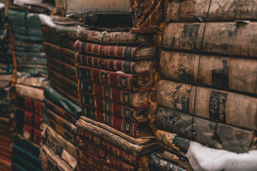 libri antichi darran shen 588299 unsplash