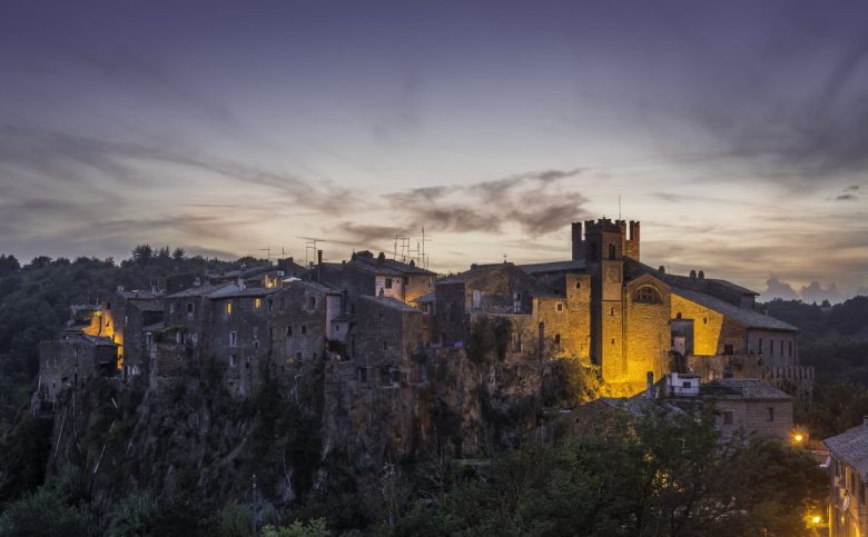 calcata di notte