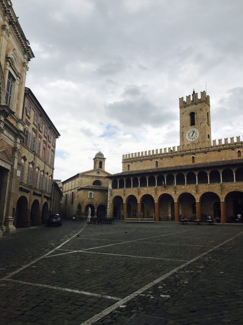 piazza affida