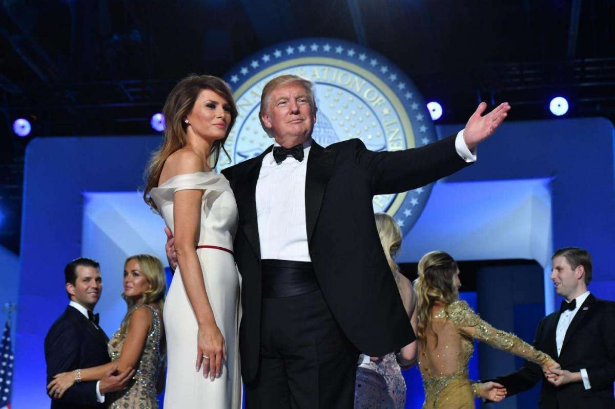 L’insediamento di Trump alla Casa Bianca: i look di Melania, Ivanka e non solo [FOTO]