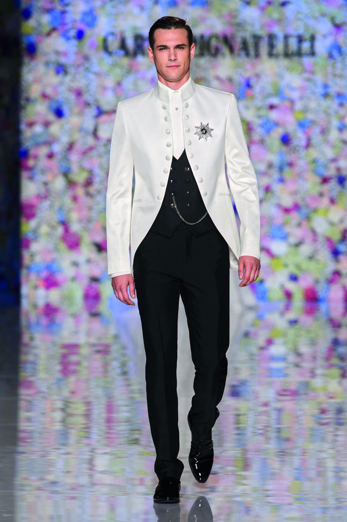 Galleria foto 'Abiti da sposo 2018, i modelli eleganti e di stile dedicati a lui [FOTO]' - foto 3