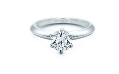 Anelli di fidanzamento Tiffany, i solitari con diamante da non perdere [FOTO]