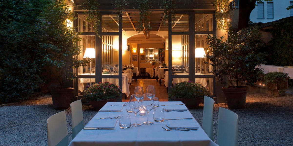 Galleria foto 'Ristoranti con giardino a Milano, i più romantici della città meneghina [FOTO]' - foto 2