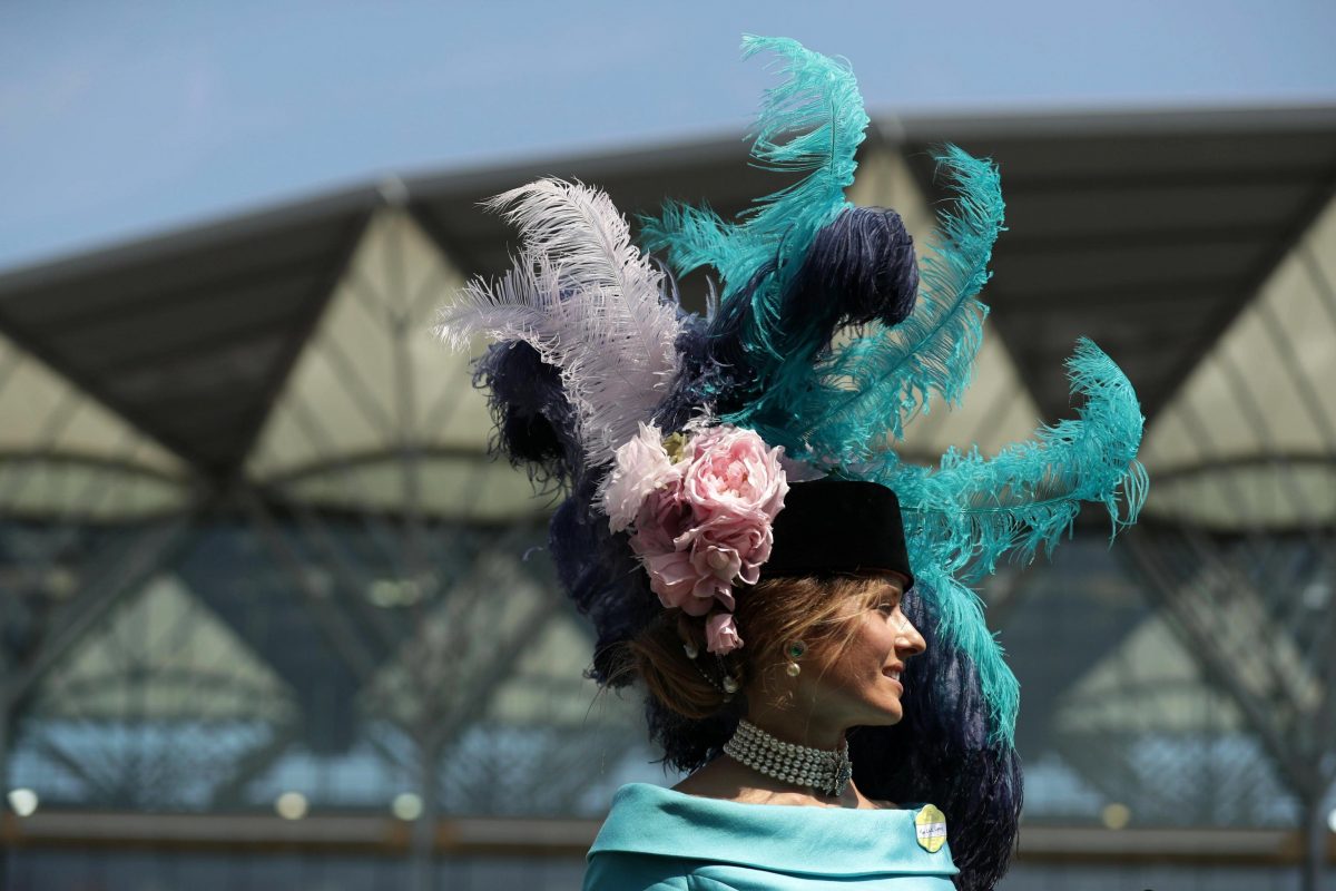 Galleria foto 'Royal Ascot 2017: i cappelli più stravaganti e chic dei partecipanti [FOTO]' - foto 2