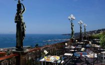 Aperitivo in terrazza a Napoli: 7 location con vista mare [FOTO]