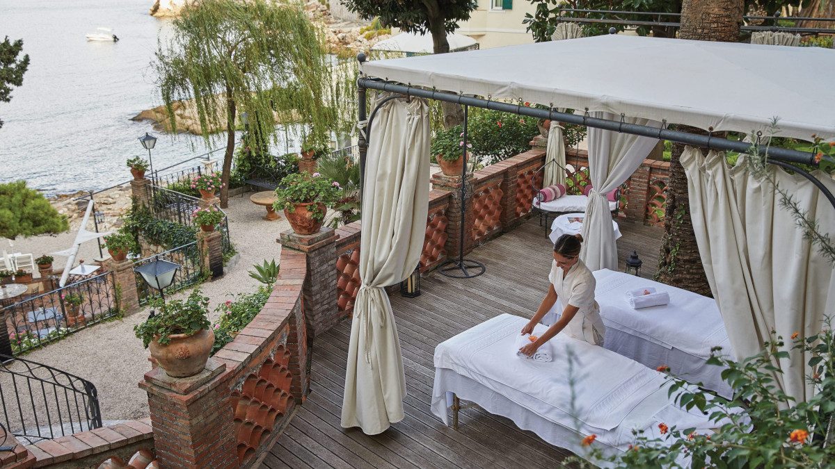Galleria foto 'Gli hotel più esclusivi sul mare, le strutture extralusso da non perdere in Italia' - foto 4
