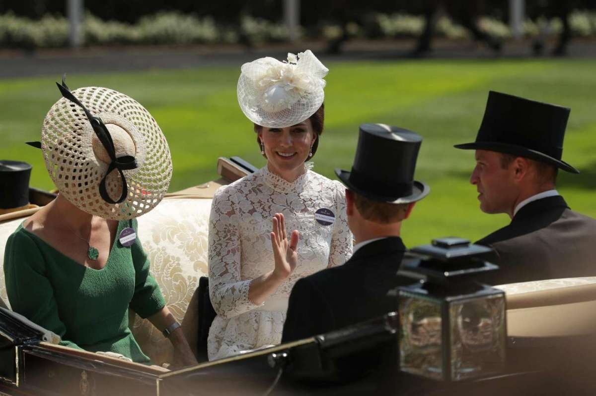 Galleria foto 'Royal Ascot 2017: i cappelli più stravaganti e chic dei partecipanti [FOTO]' - foto 1