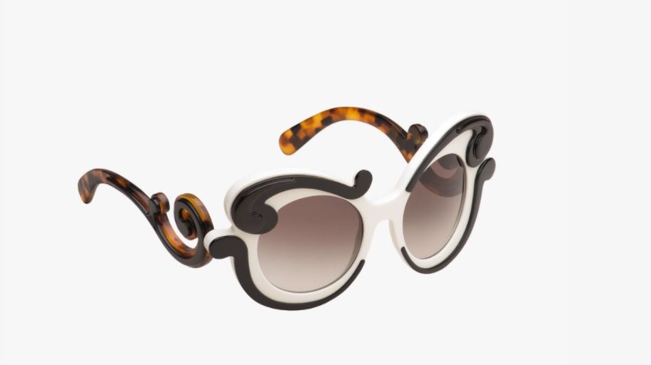 Occhiali da sole Prada: i modelli da donna per l'estate 2017 [FOTO] - My  Luxury