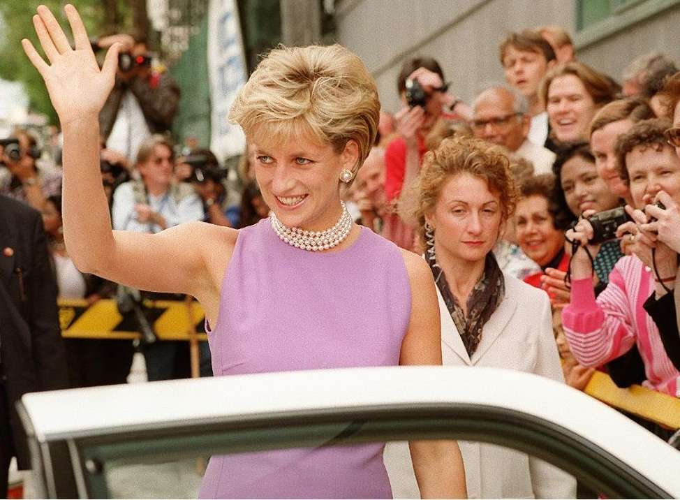 Galleria foto 'Lady Diana: i look più belli dell’icona di stile reale [FOTO]' - foto 1