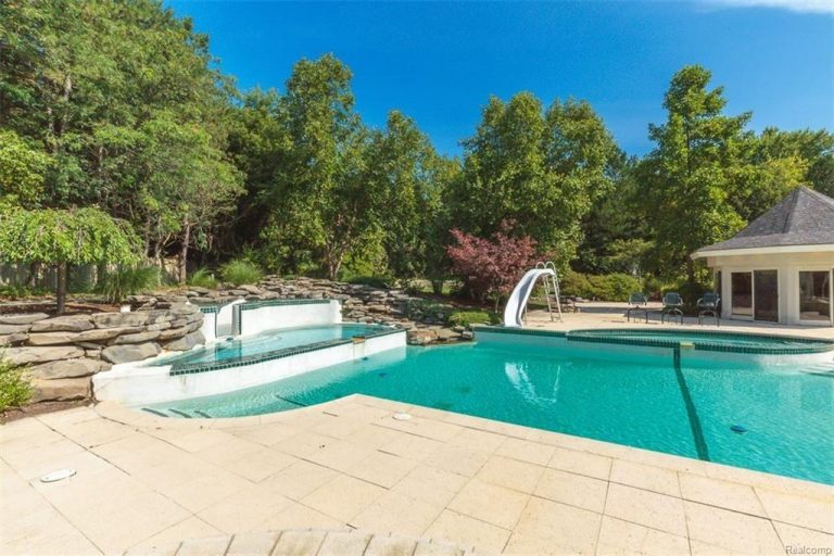 Galleria foto 'Eminem svende la sua casa in Michigan a due milioni di dollari' - foto 1