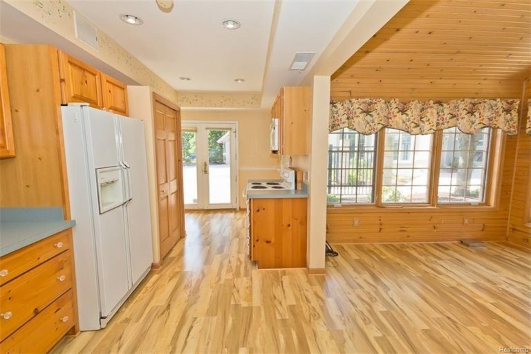 Galleria foto 'Eminem svende la sua casa in Michigan a due milioni di dollari' - foto 2