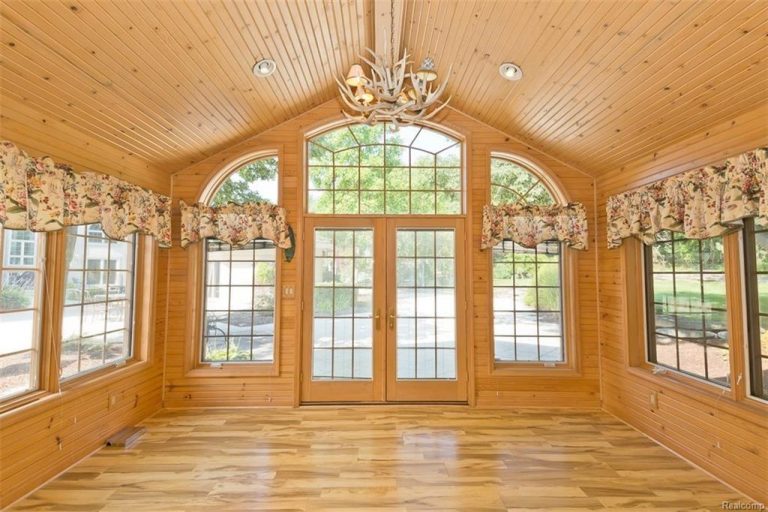 Galleria foto 'Eminem svende la sua casa in Michigan a due milioni di dollari' - foto 3