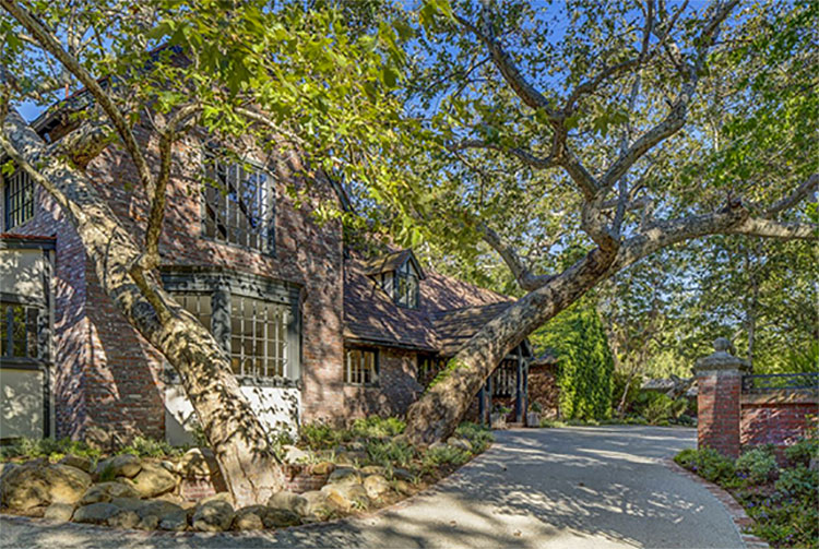 L’attrice Reese Witherspoon vende la sua casa di Bel Air