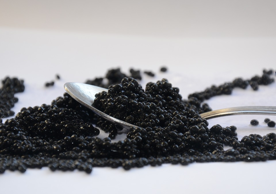 Come degustare il caviale, trucchi e consigli da gourmand