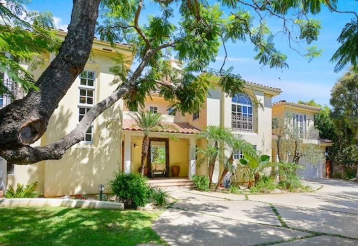 Alanis Morissette ha venduto la sua villa di Brentwood per € 4,5 milioni