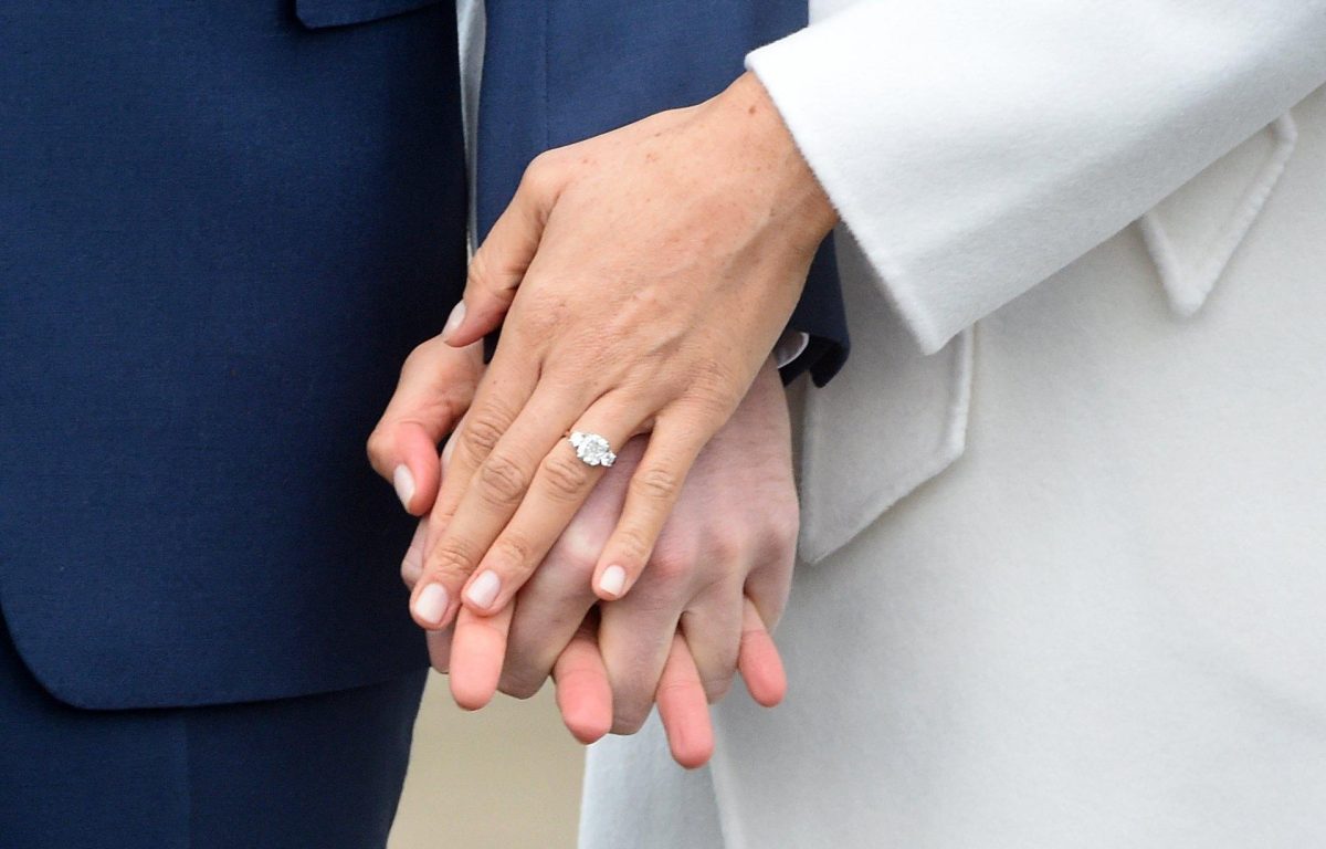 Quanto vale l’anello di fidanzamento di Meghan Markle? Il prezzo determinato dagli esperti
