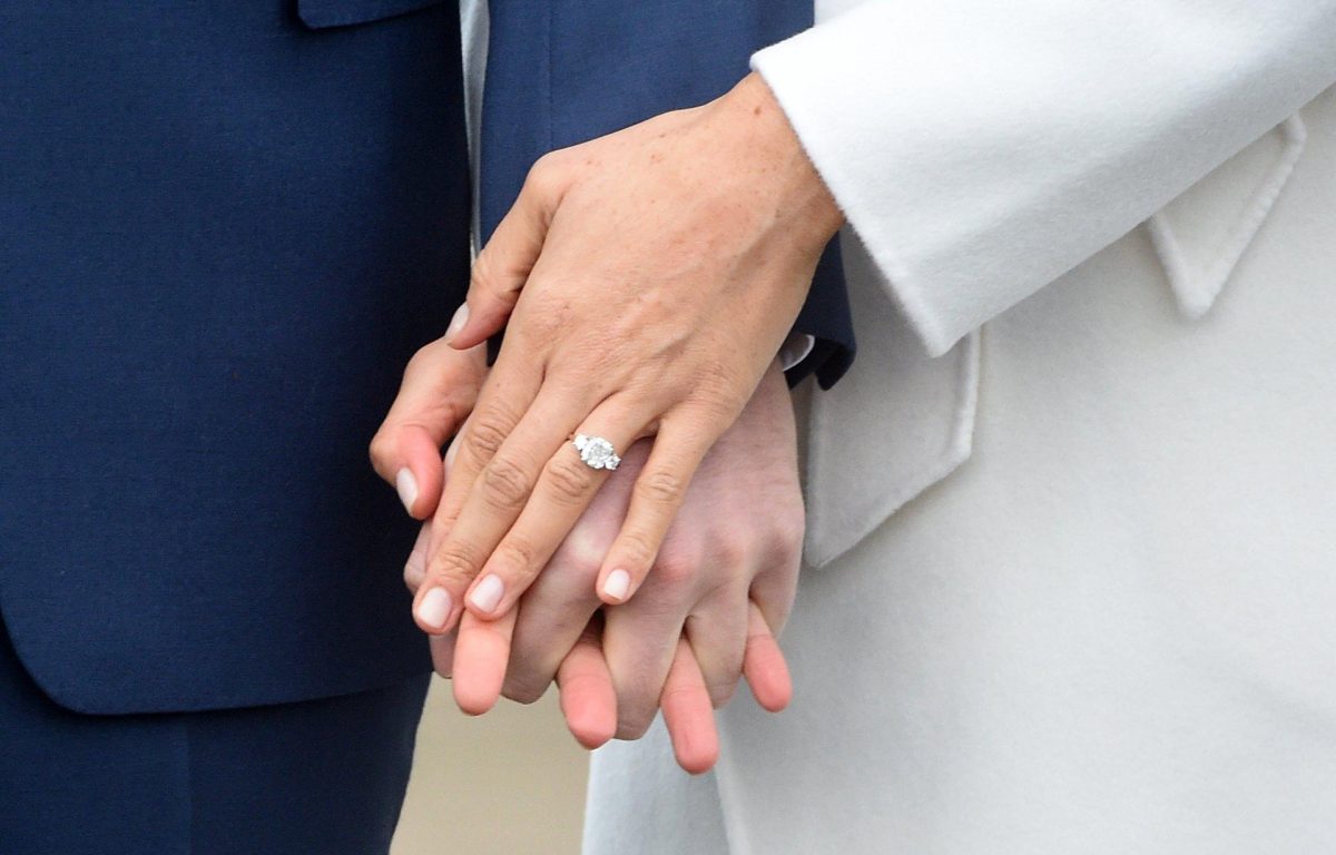 Quanto vale l’anello di fidanzamento di Meghan Markle? Il prezzo determinato dagli esperti
