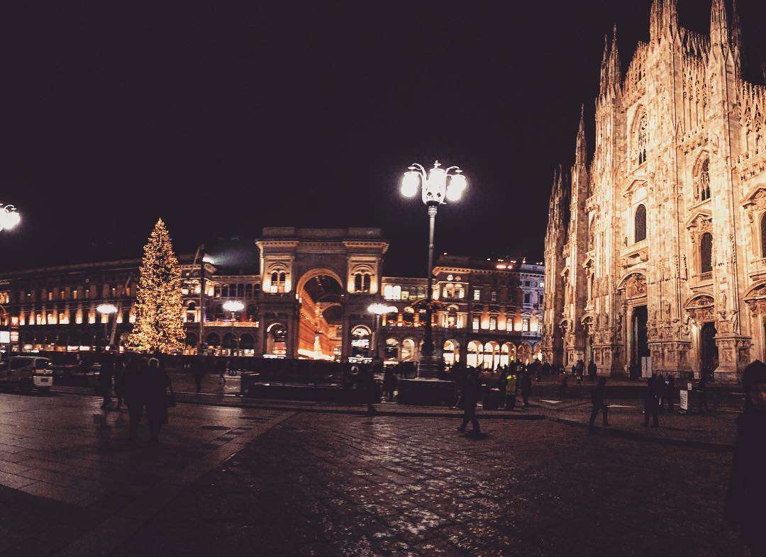 Luminarie natalizie a Milano: la città torna a splendere per Natale [FOTO]