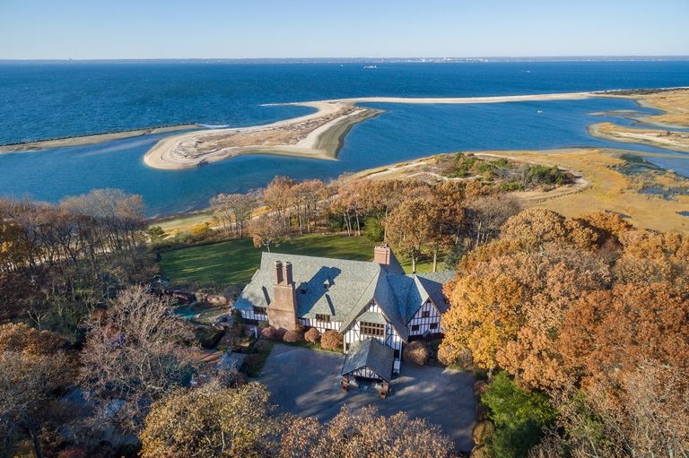 I Jolie-Pitt mettono in vendita il loro “villaggio” di Long Island