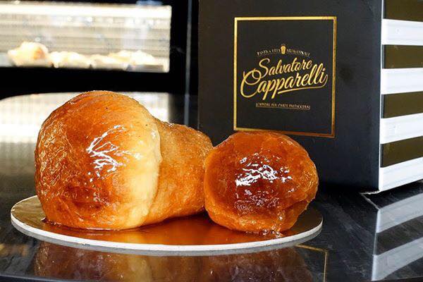 I babà di Pasticceria Capparelli a Napoli