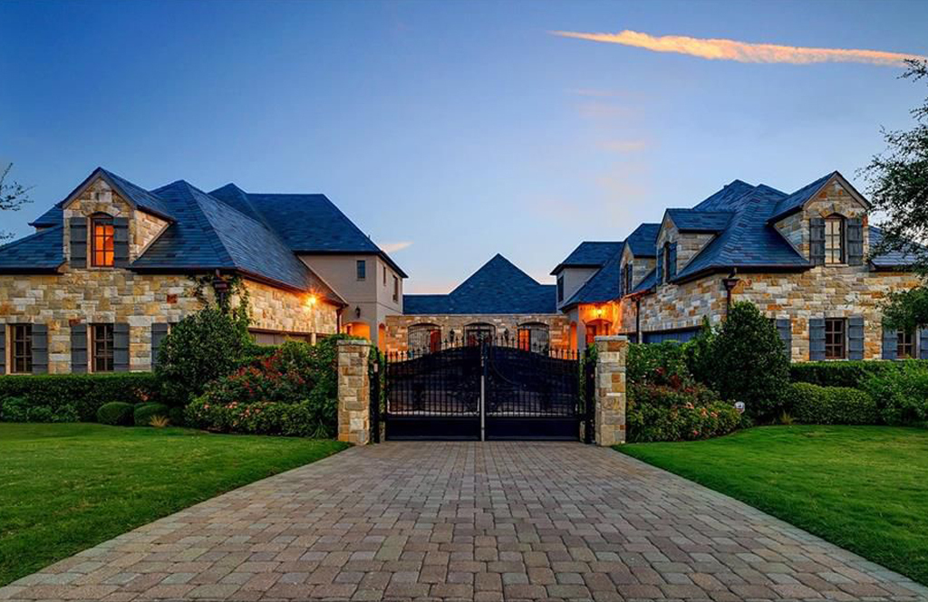 Selena Gomez rimette in vendita il suo pied-à-terre di Fort Worth