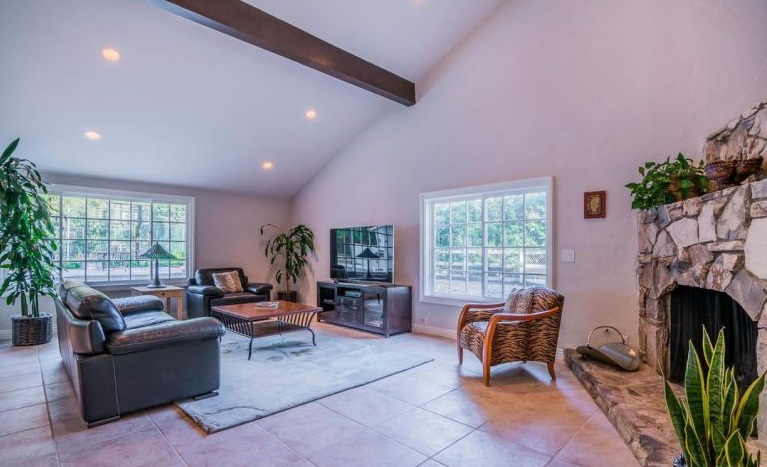 Galleria foto 'Un’altra villa da sogno a Los Angeles per lo scapolo d’oro Scott Disick' - foto 9