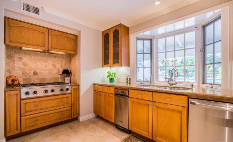 Galleria foto 'Un’altra villa da sogno a Los Angeles per lo scapolo d’oro Scott Disick' - foto 5