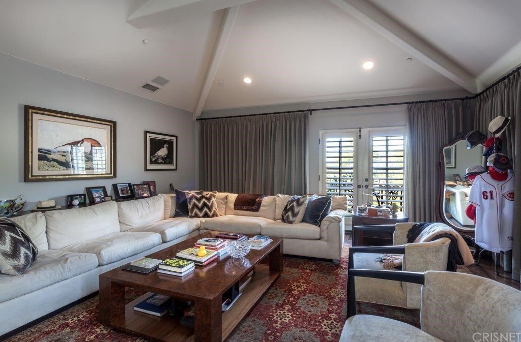 Nessuno compra la sua casa: Charlie Sheen decide di affittarla