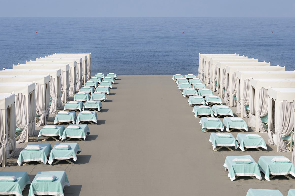 I beach club più belli e chic d’Italia: 10 stabilimenti dove godersi l’estate senza pensieri