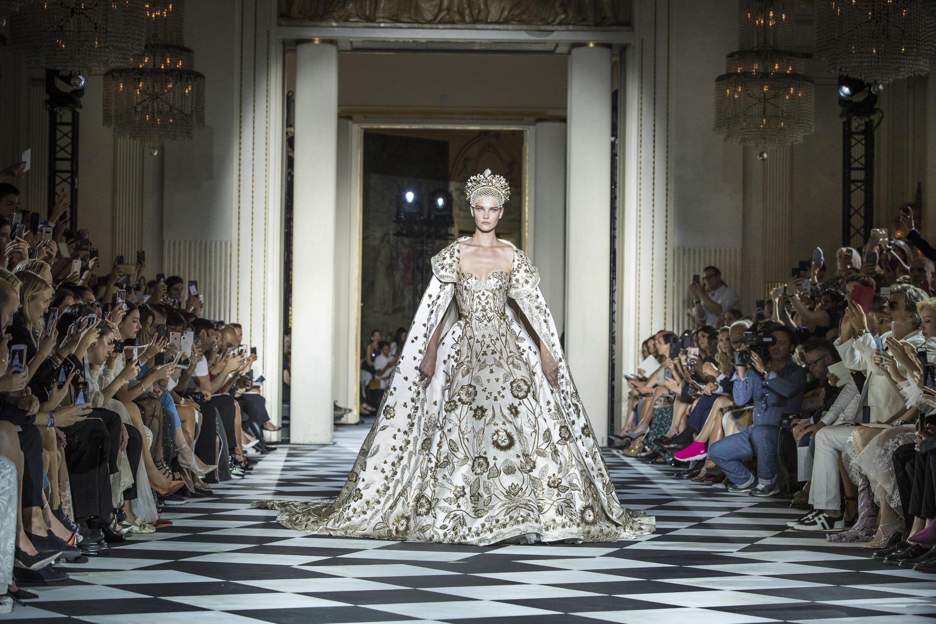 Abiti da sposa Haute Couture Autunno/Inverno 2018-2019, i più romantici  visti a Parigi [FOTO] - My Luxury