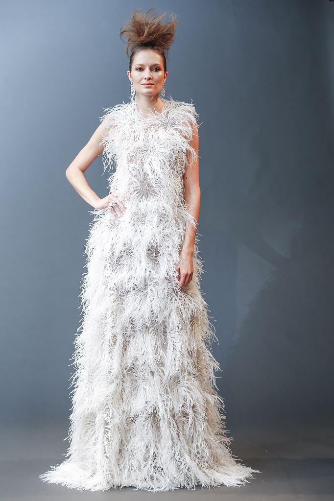 Abito da sposa con piume Naeem Khan collezione 2019