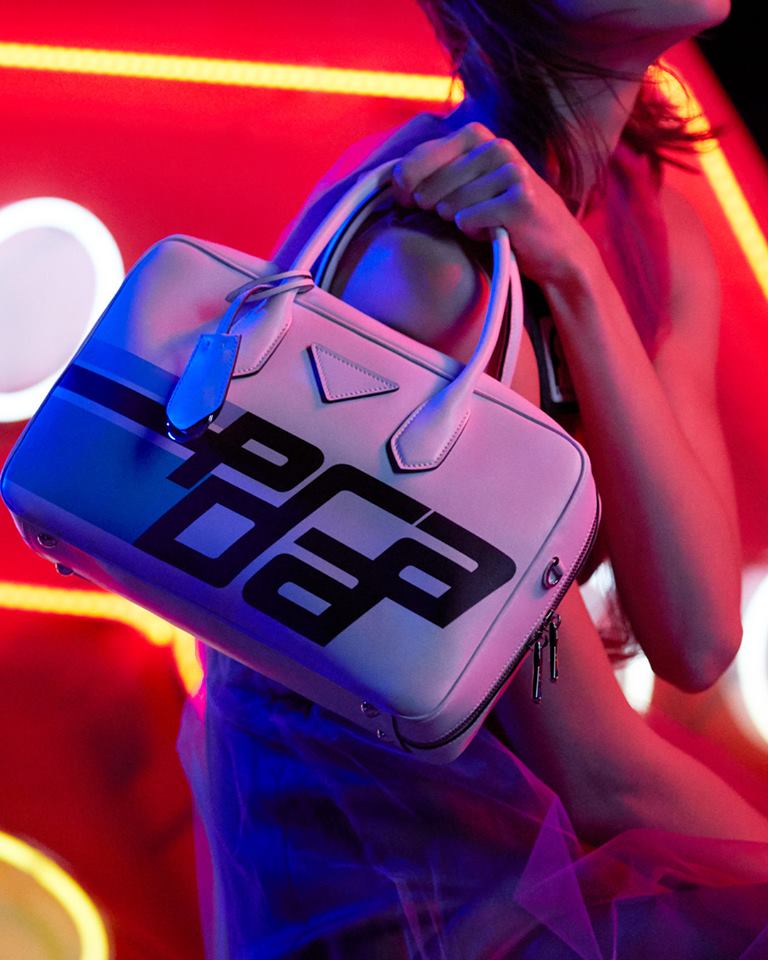 Borsa a bauletto Prada bianca e nera collezione autunno inverno 2018 2019