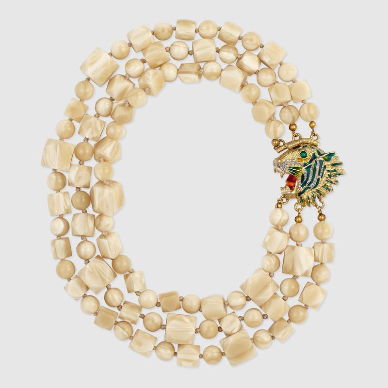 Collana in resina con testa di tigre Gucci gioielli autunno inverno 2018 2019
