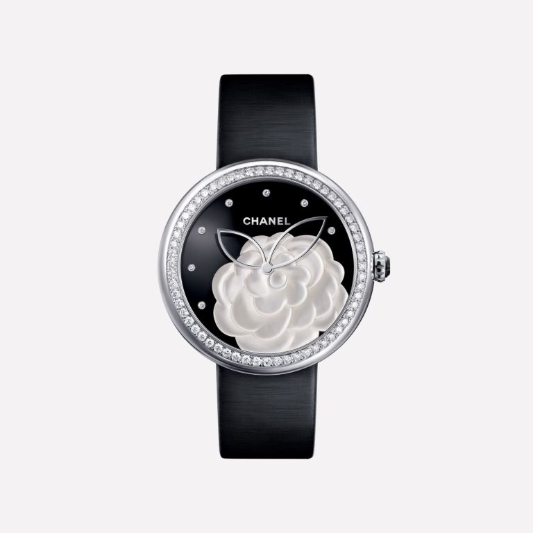Orologio Chanel Mademoiselle Privé Camelia in madreperla con diamanti orologi donna autunno inverno 2018 2019