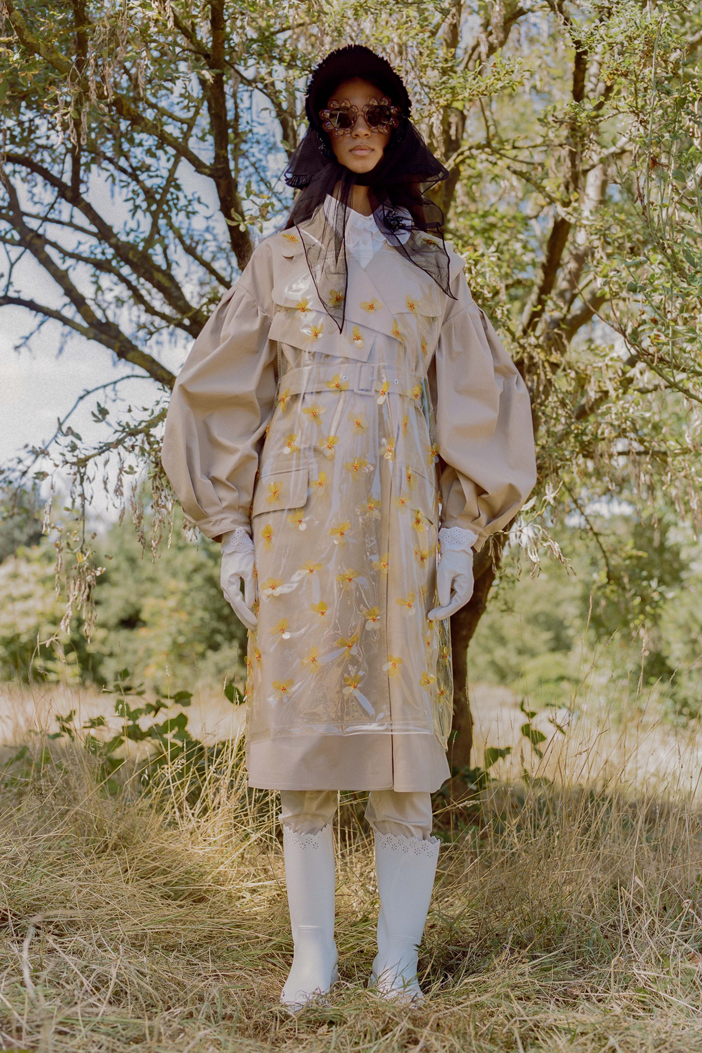 Trench impermeabile a fiori MONCLER by Simone Rocha