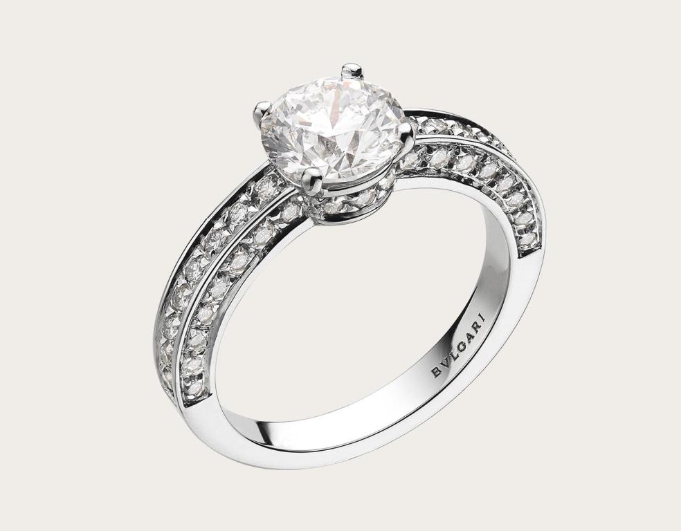 Anello di fidanzamento Bulgari in platino con diamanti 2018 2019