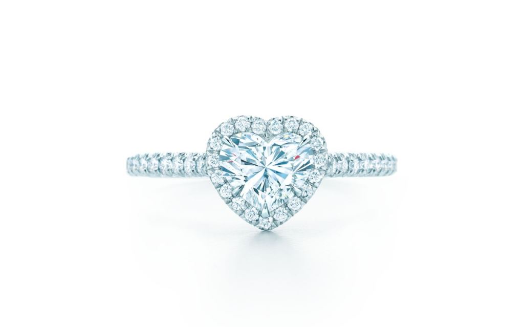 Anello di fidanzamento Tiffany con diamante a cuore a 19700 euro